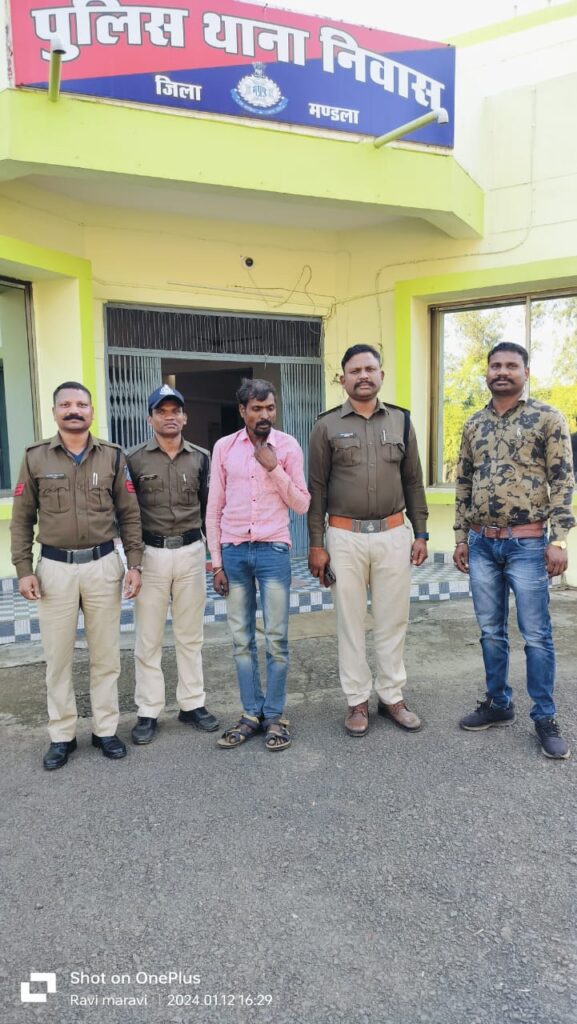 Warranty police, who was absconding for 7 years, arrested him and presented him in the court.