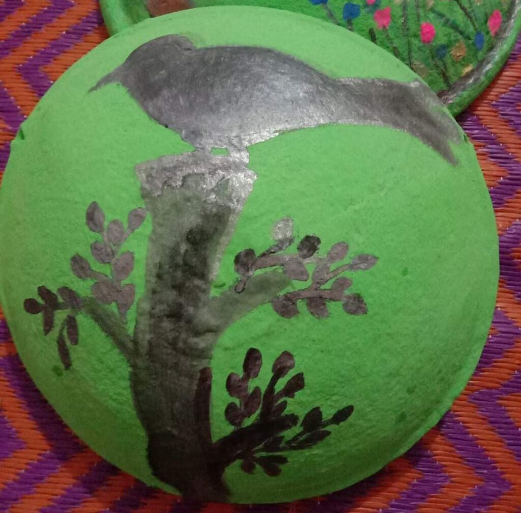 बेजुबान पंछियों के लिए शीतल जल हेतु सकोरे