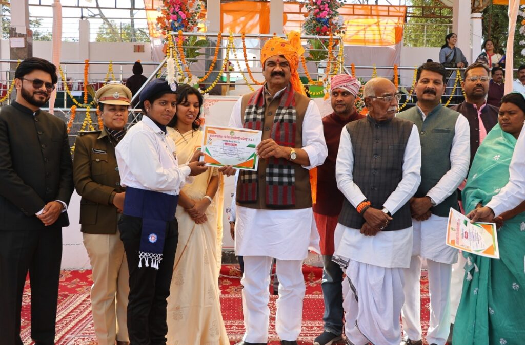 Great performance of NSS in district level parade