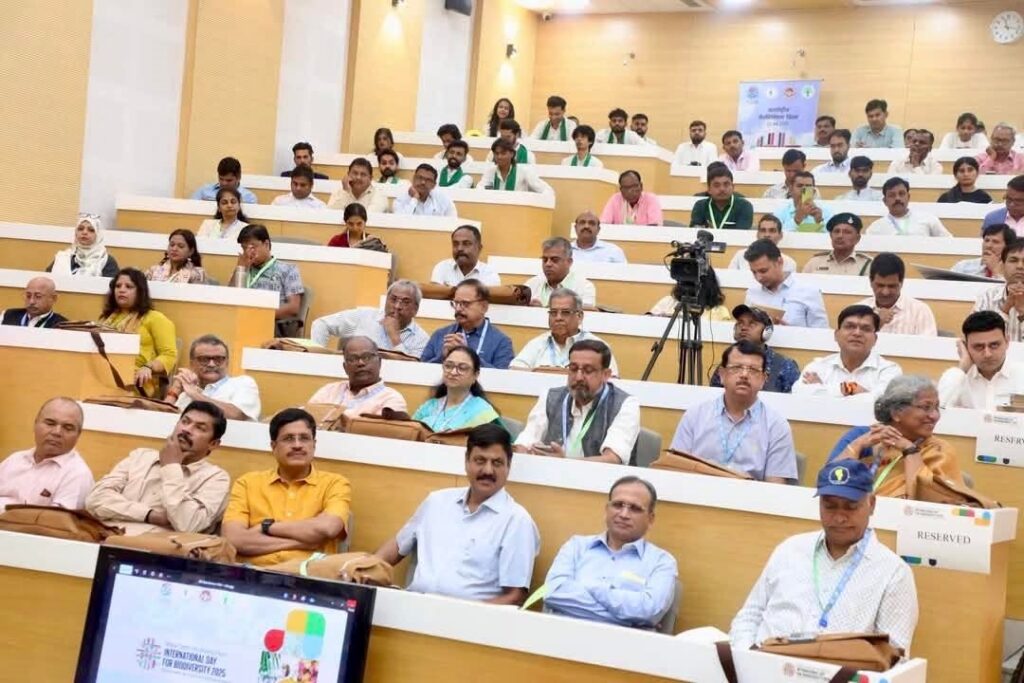 मध्यप्रदेश राज्य जैवविविधता बोर्ड द्वारा पर्यावरण संरक्षण में योगदान हेतु 2 लाख रुपये की पुरस्कार राशि प्रदान की गई