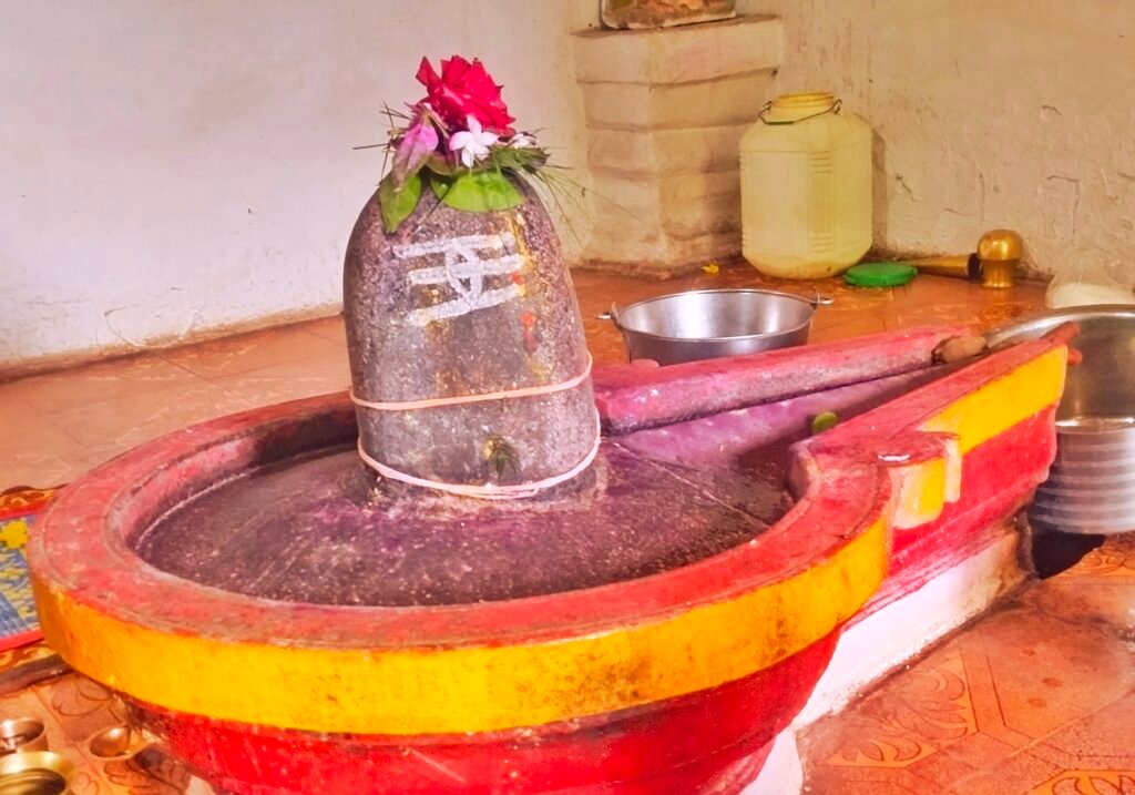 श्रावण मास के चलते श्री बड़ा शिव मंदिर में जारी है शिव महाअभिषेक, विविध पूजा-अर्चना GOTEGAON